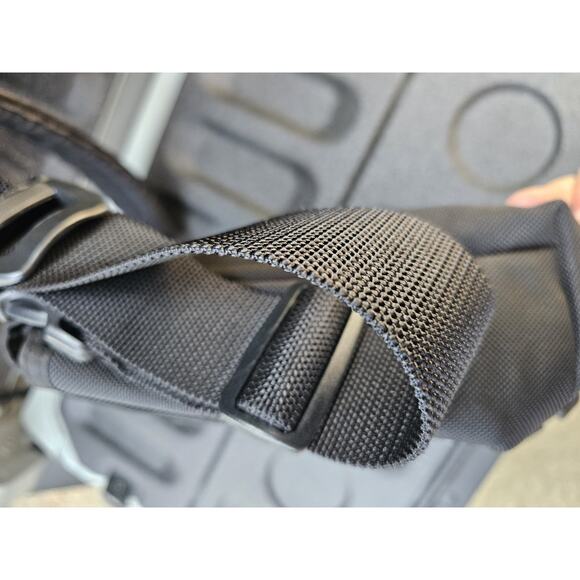 Lightly Used - Timbuk2 Smaller Photography Messenger Bag - Black EUC - Picture 6 of 16